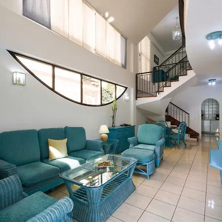 Sunshine Villa *